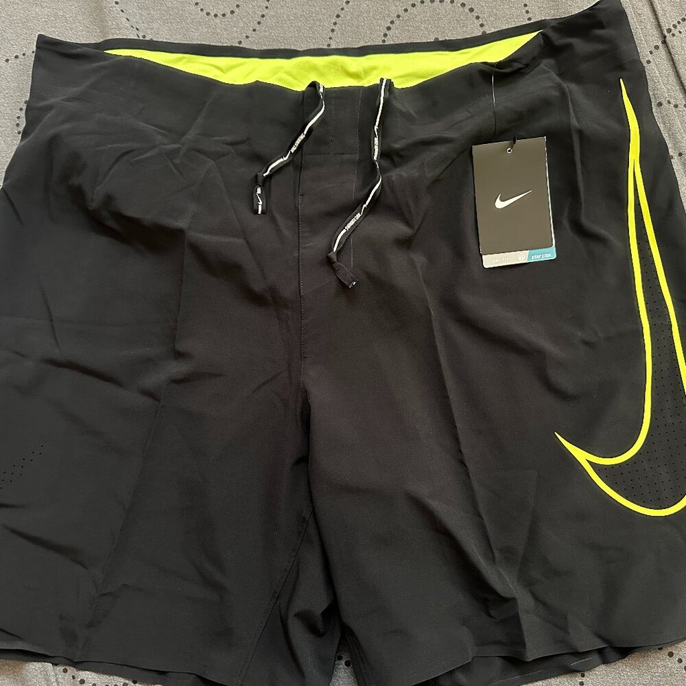 NIKE RUNNING SWIM BOARD DRI FIT BLACK & VOLT SHORTS SIZE 34 MEN $95.00